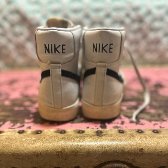 Well Loved White Nike Blazers men’s sz 8, Women’s 10 - Picture 5 of 7